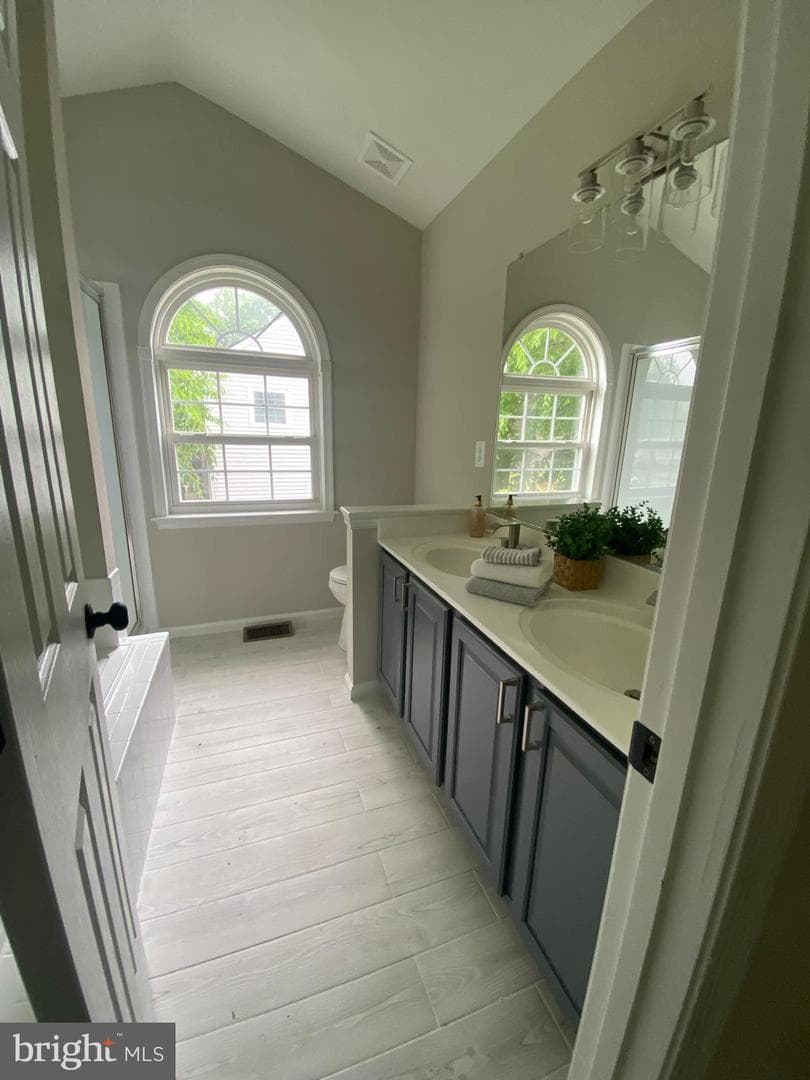 10 Myrtle Road photo 6