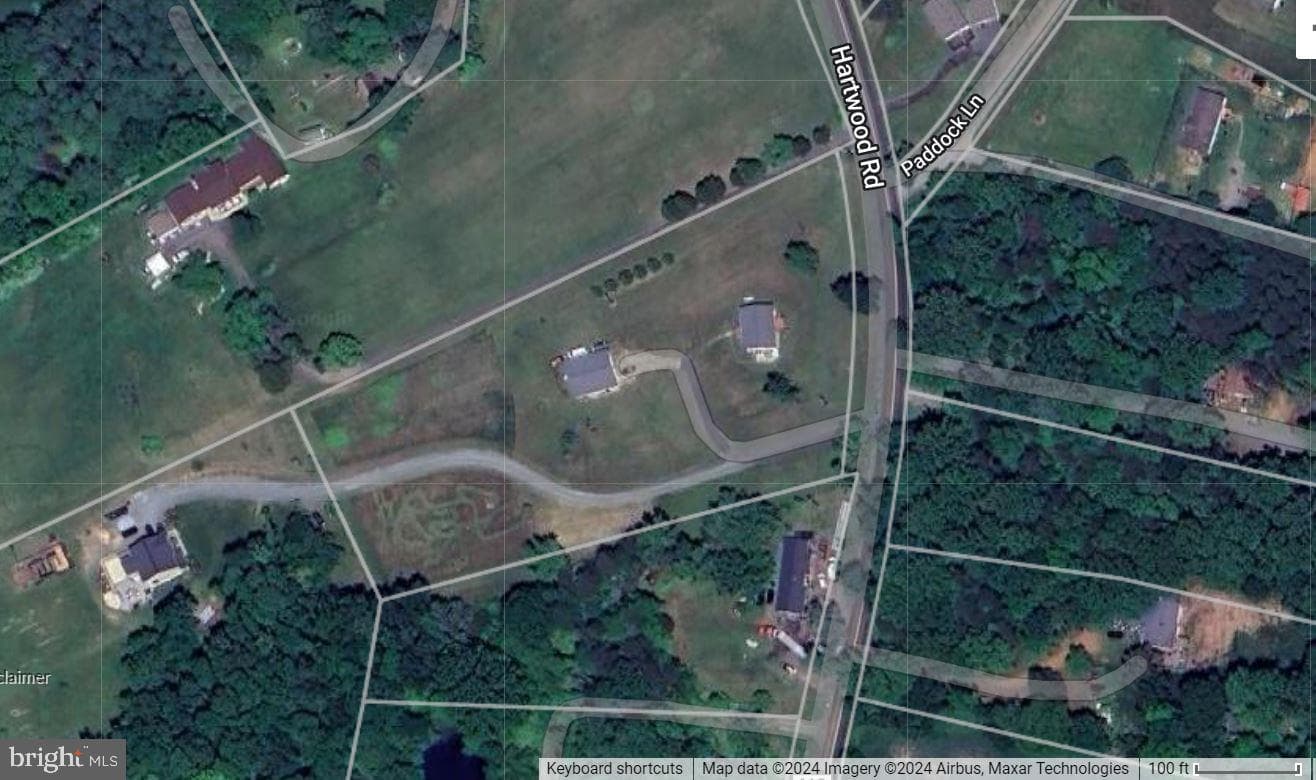 1437 Hartwood Road photo 2
