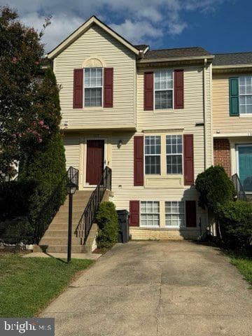 102 Sedgwick Court photo 4