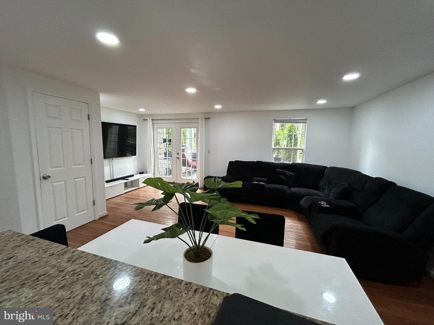 102 Sedgwick Court photo 9