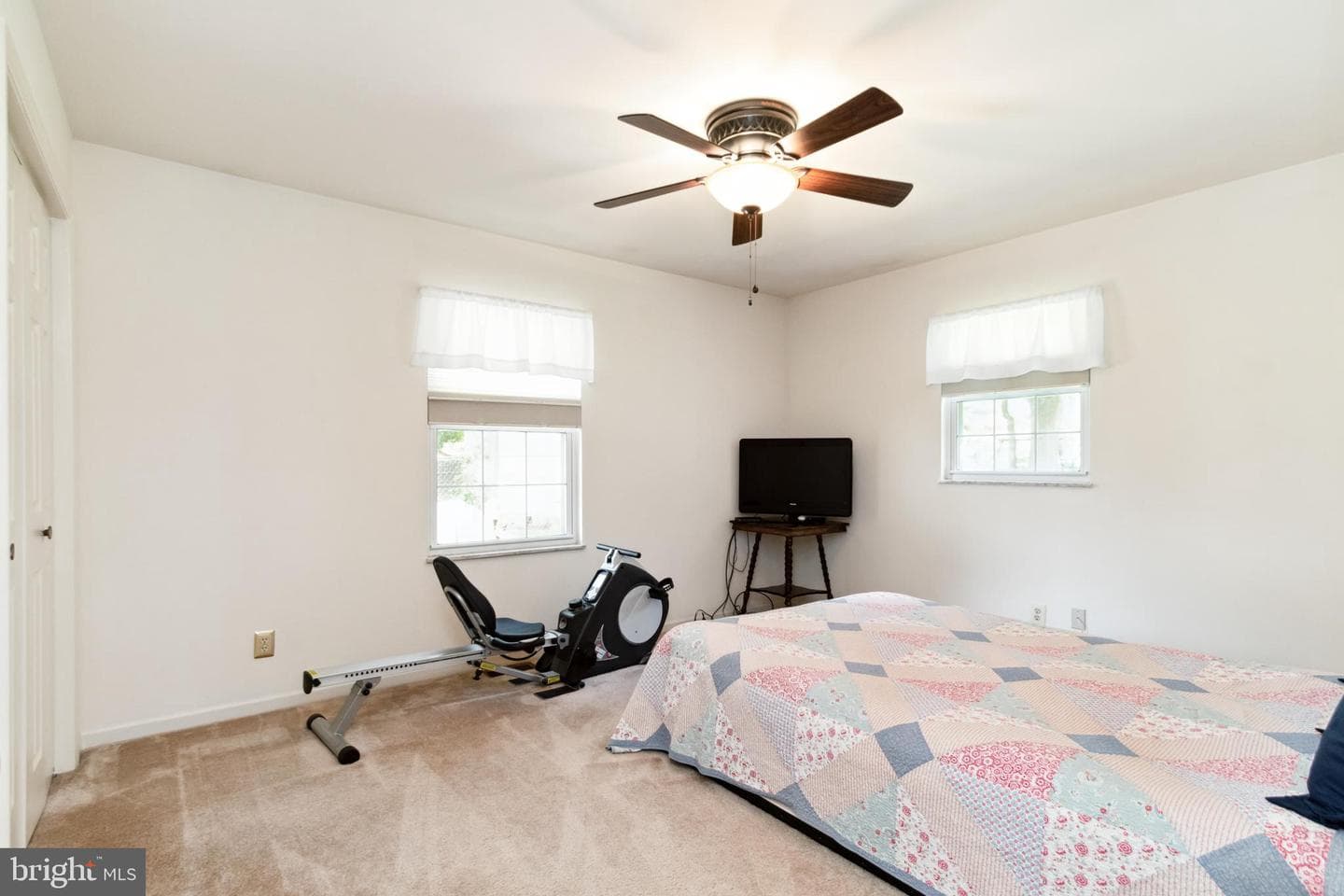 18 Hamlin Drive photo 16