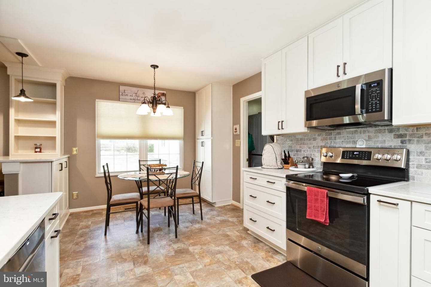 18 Hamlin Drive photo 5