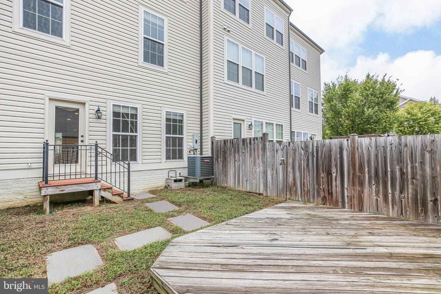 118 Apricot Street photo 34
