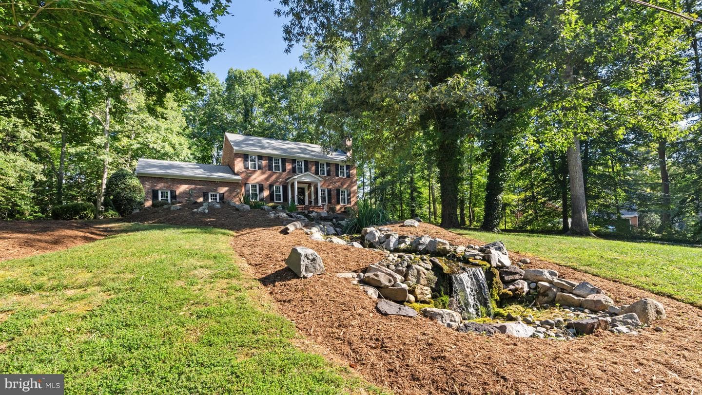 1009 Hillcrest Terrace photo 4