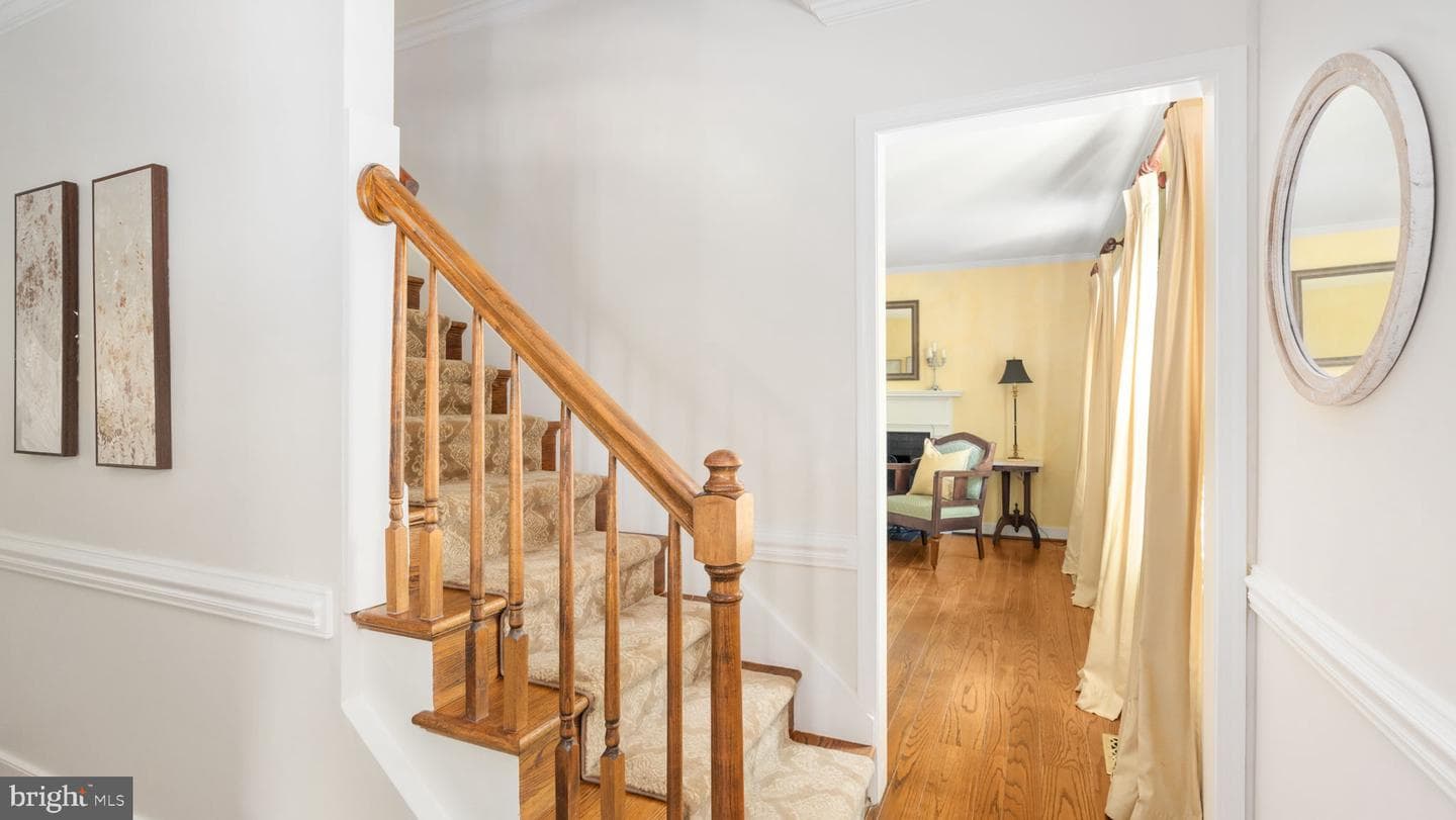 1009 Hillcrest Terrace photo 5