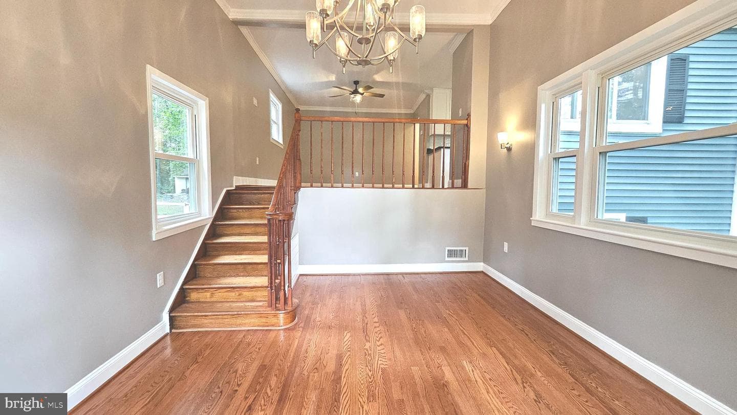 54 Hillcrest Drive photo 2