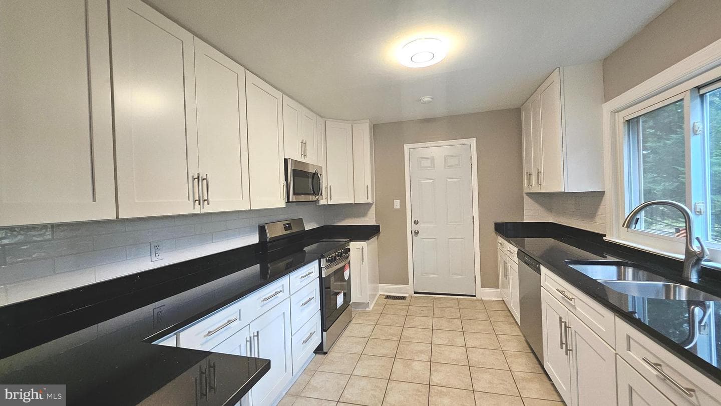54 Hillcrest Drive photo 8