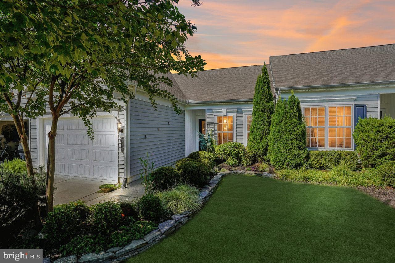 190 Hyannis Place photo 1
