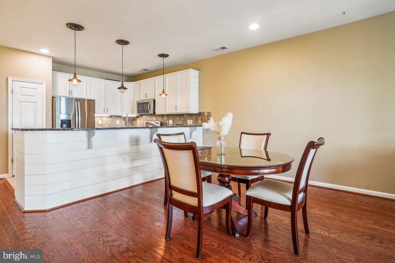 190 Hyannis Place photo 11