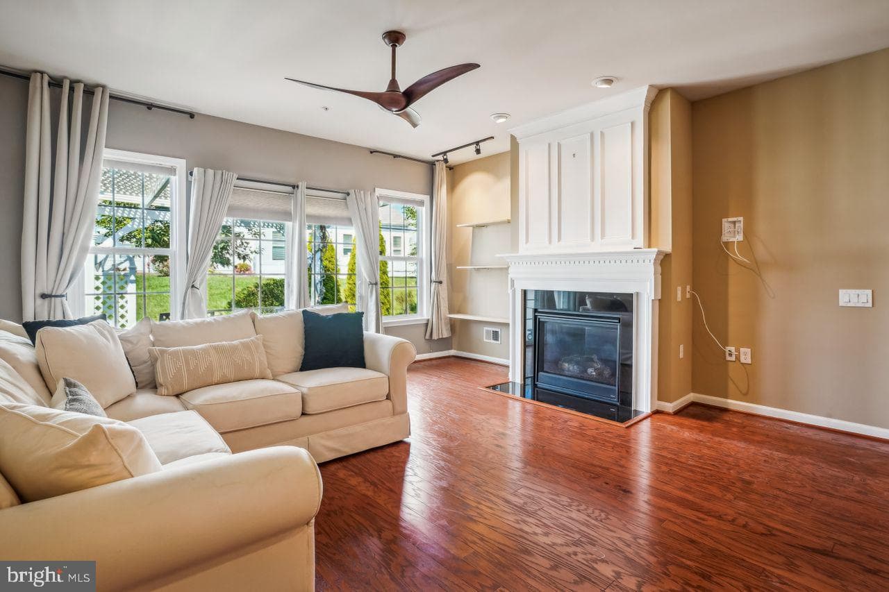 190 Hyannis Place photo 15