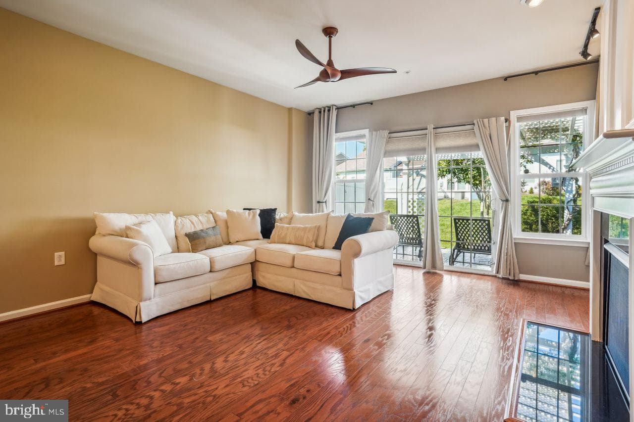190 Hyannis Place photo 16