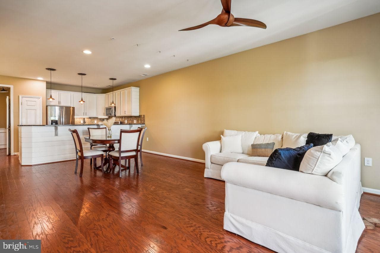 190 Hyannis Place photo 17