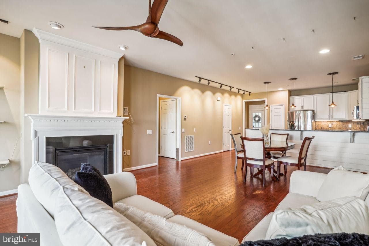190 Hyannis Place photo 18