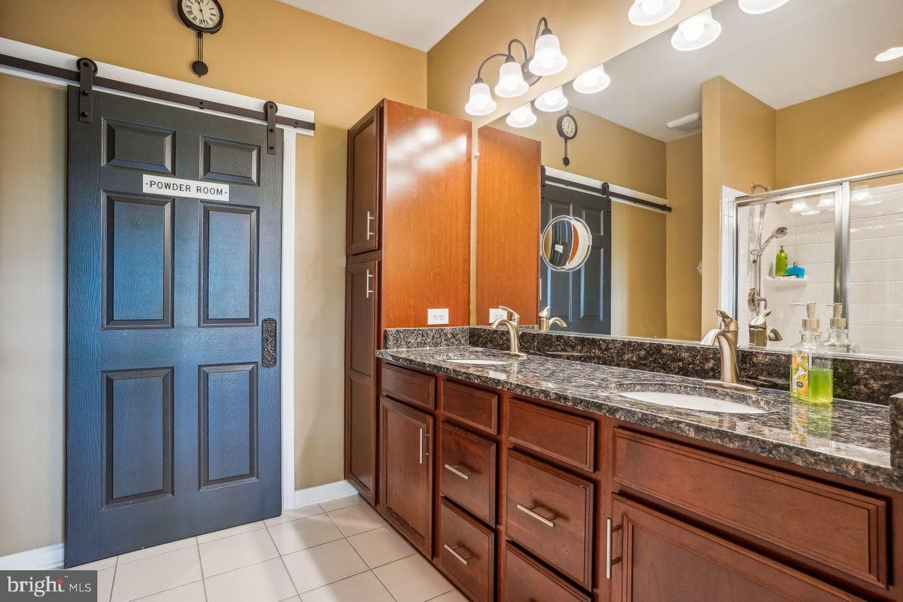 190 Hyannis Place photo 23