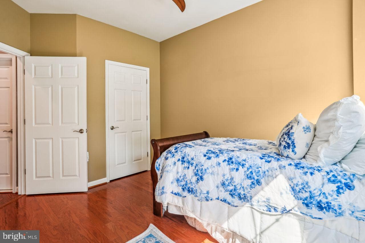 190 Hyannis Place photo 27