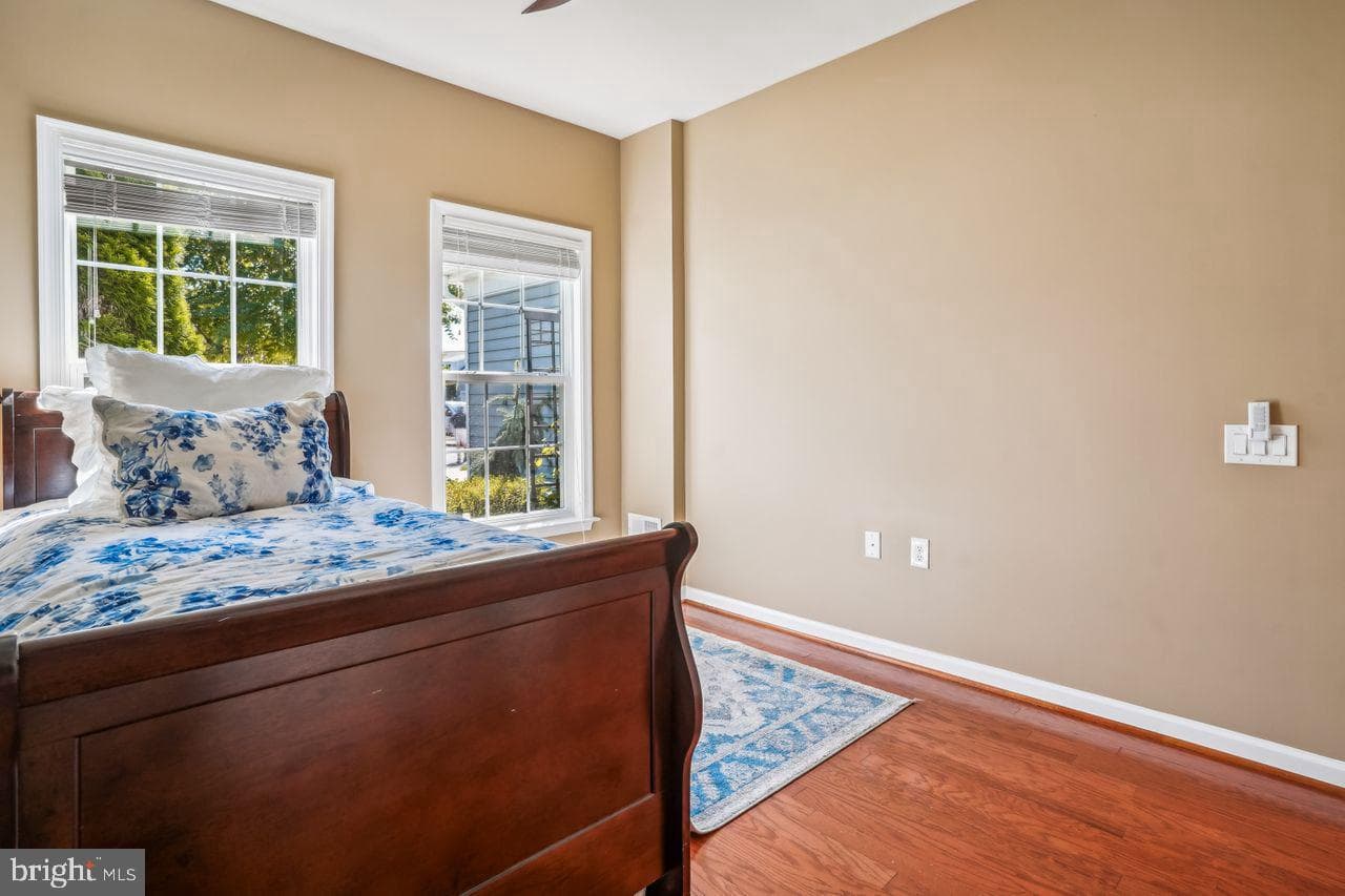 190 Hyannis Place photo 28