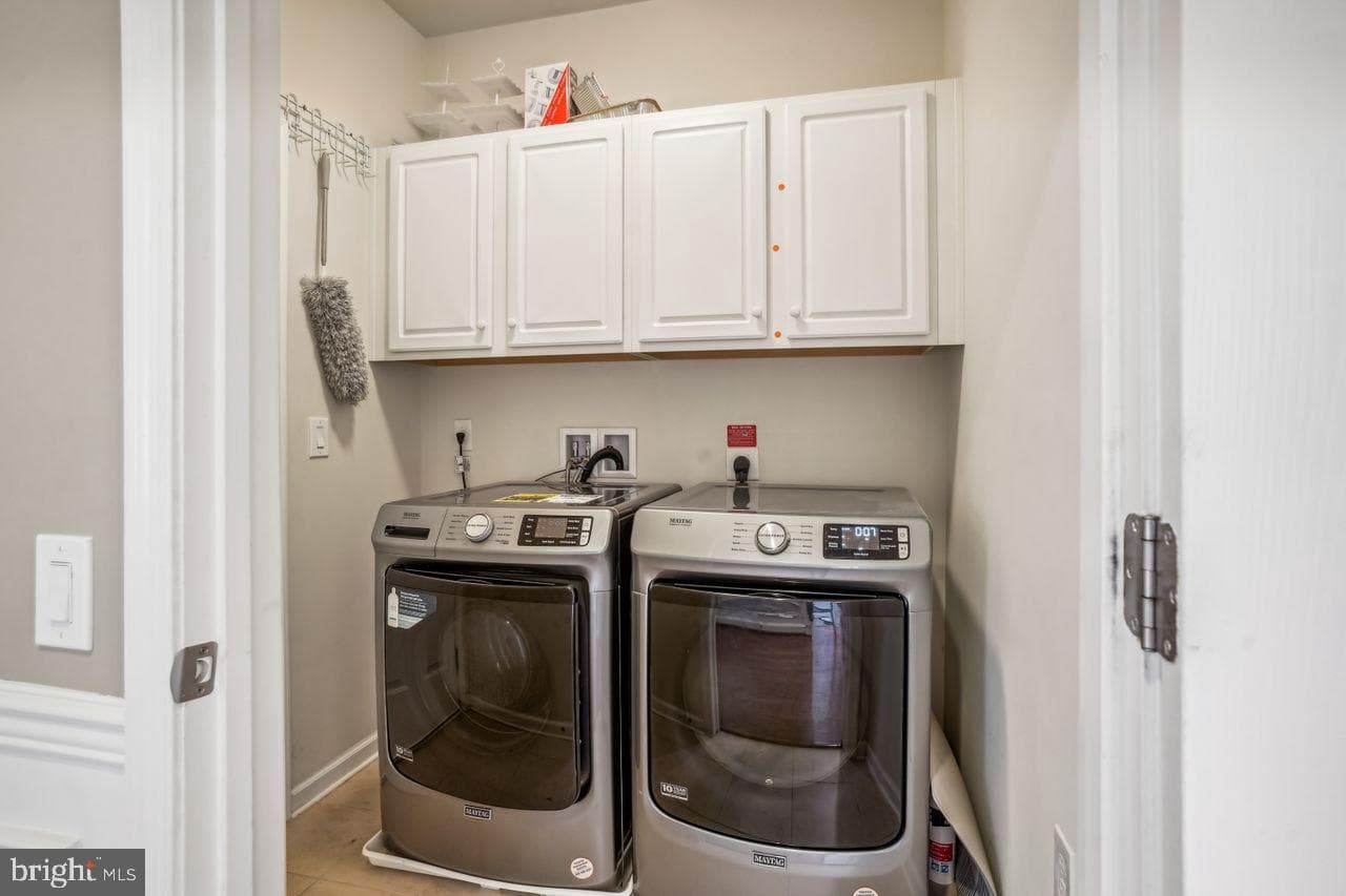 190 Hyannis Place photo 30