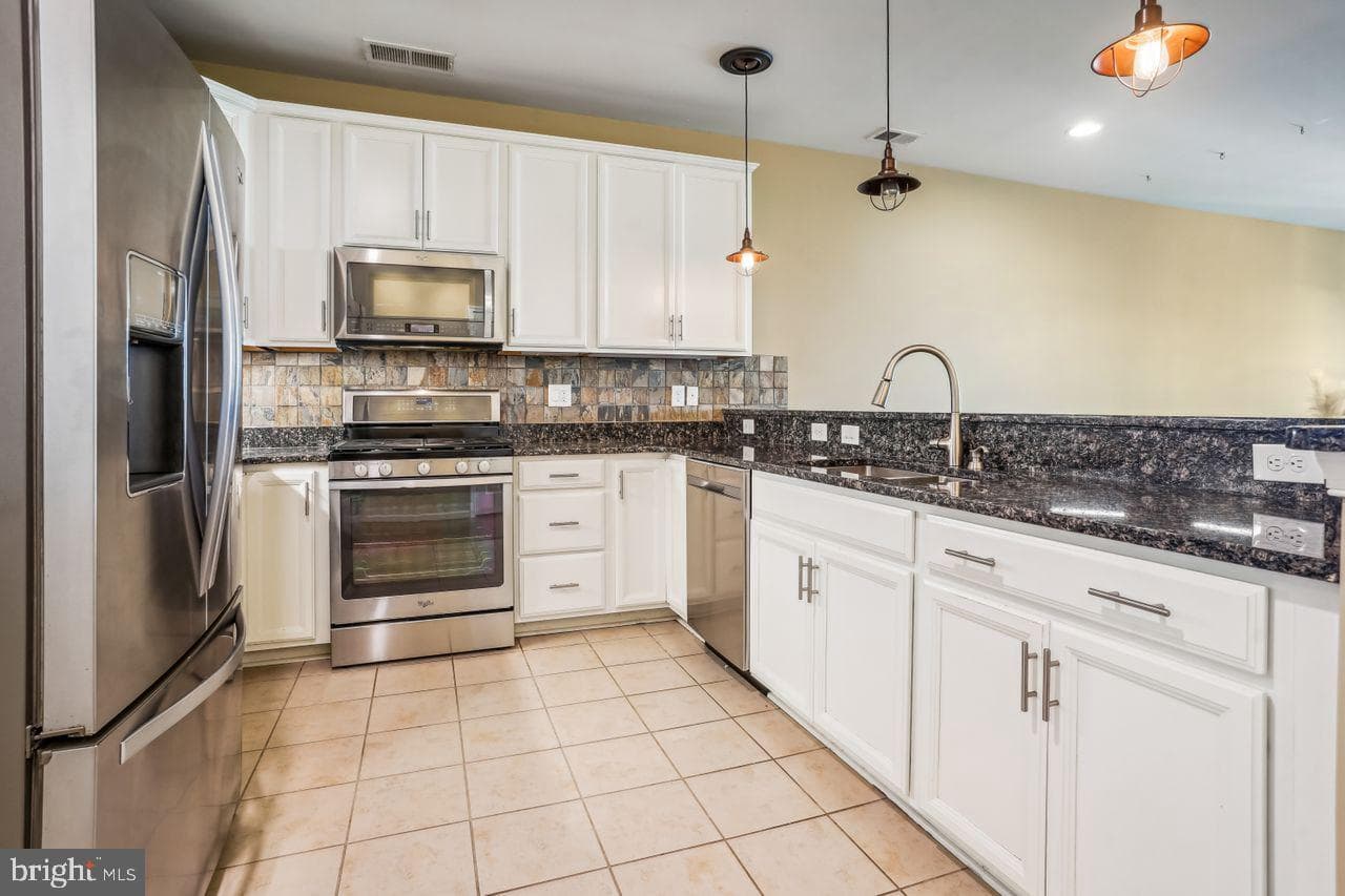 190 Hyannis Place photo 7