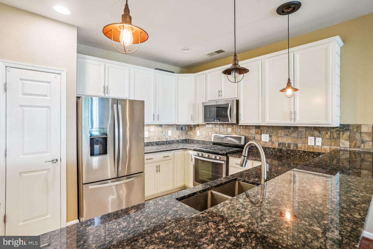 190 Hyannis Place photo 8