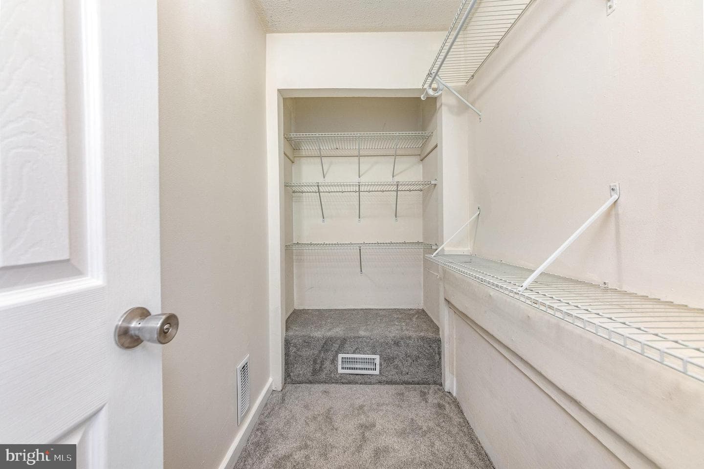 104 Matthew Court photo 17