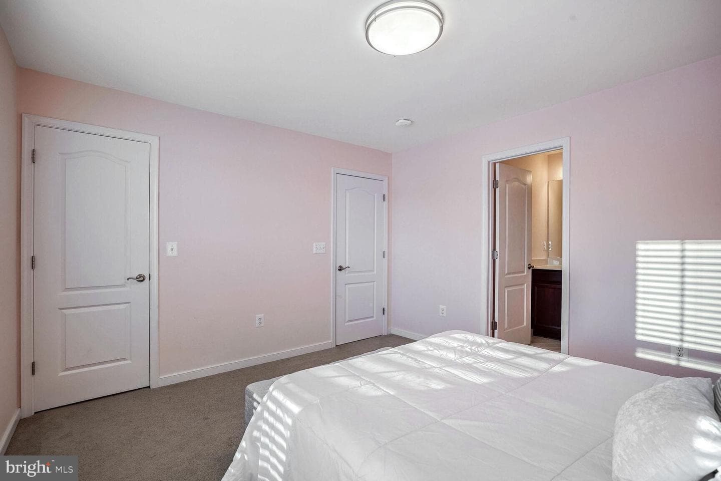 190 Stately Avenue photo 37