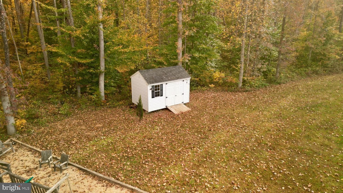 190 Stately Avenue photo 58