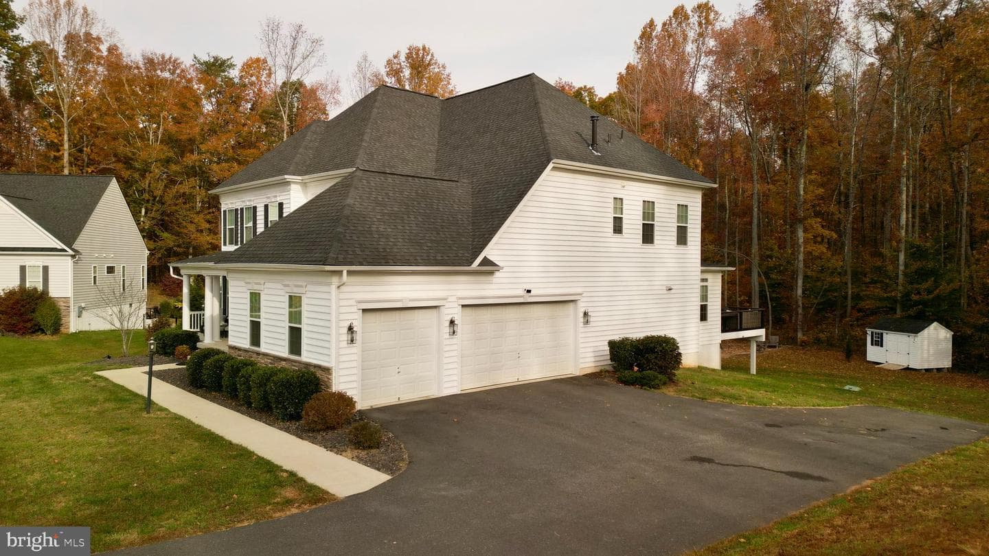 190 Stately Avenue photo 80