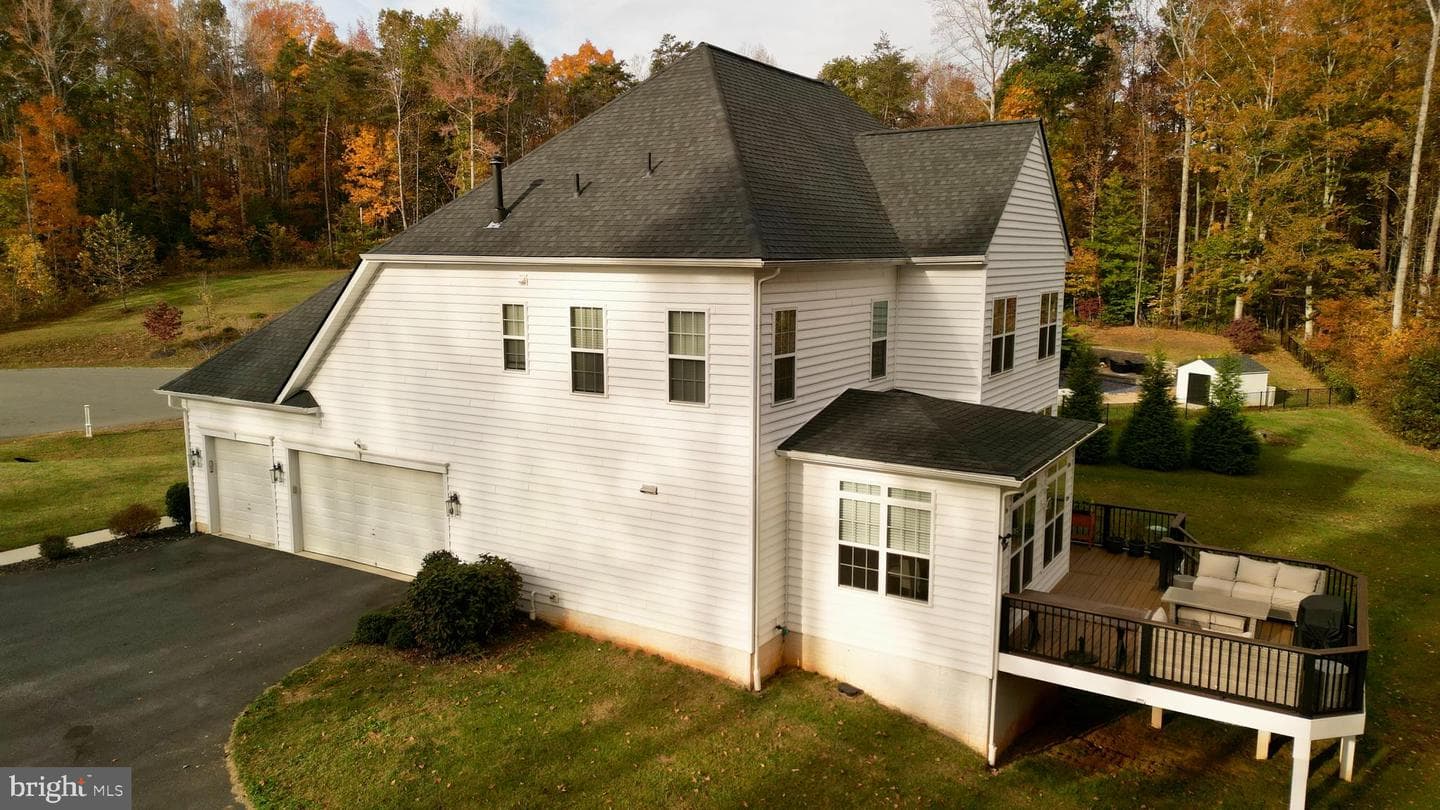 190 Stately Avenue photo 81