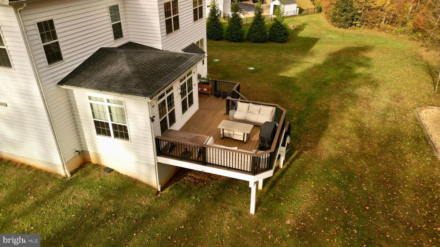 190 Stately Avenue photo 82