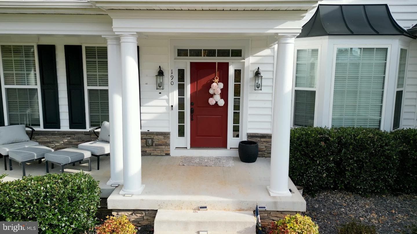 190 Stately Avenue photo 88