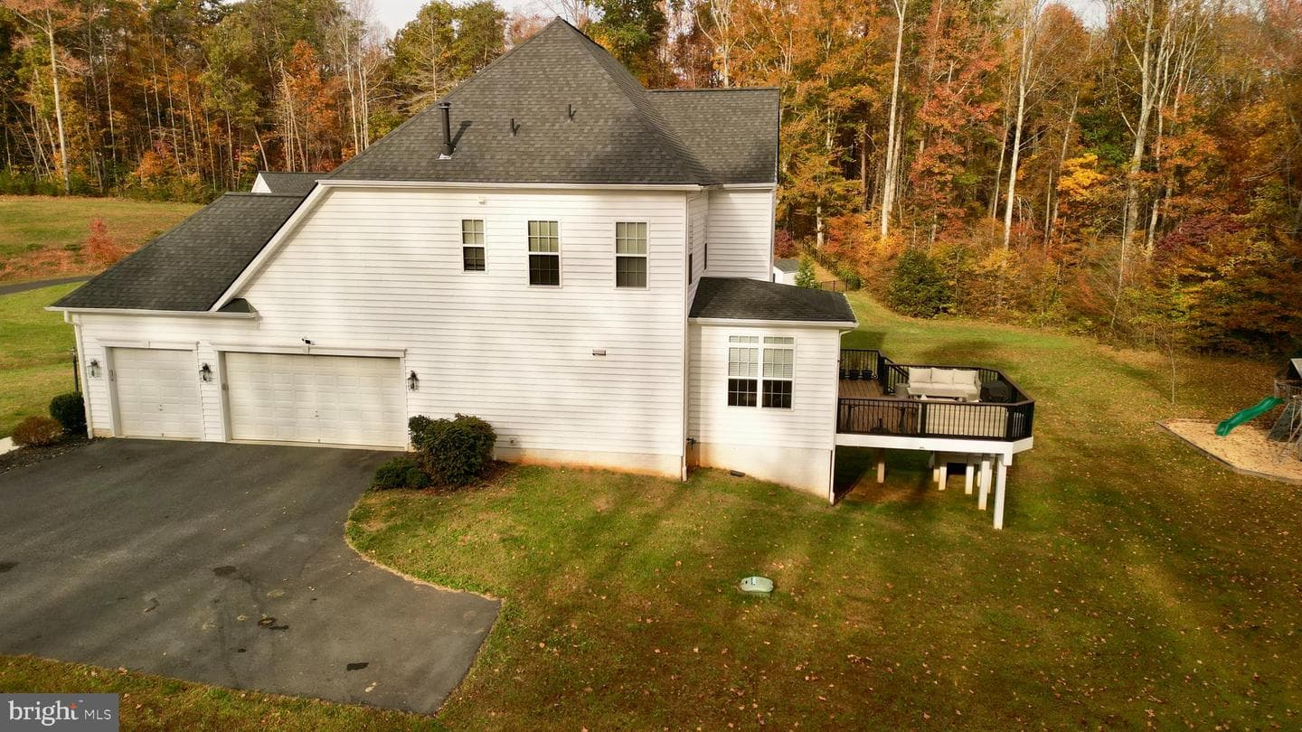 190 Stately Avenue photo 89