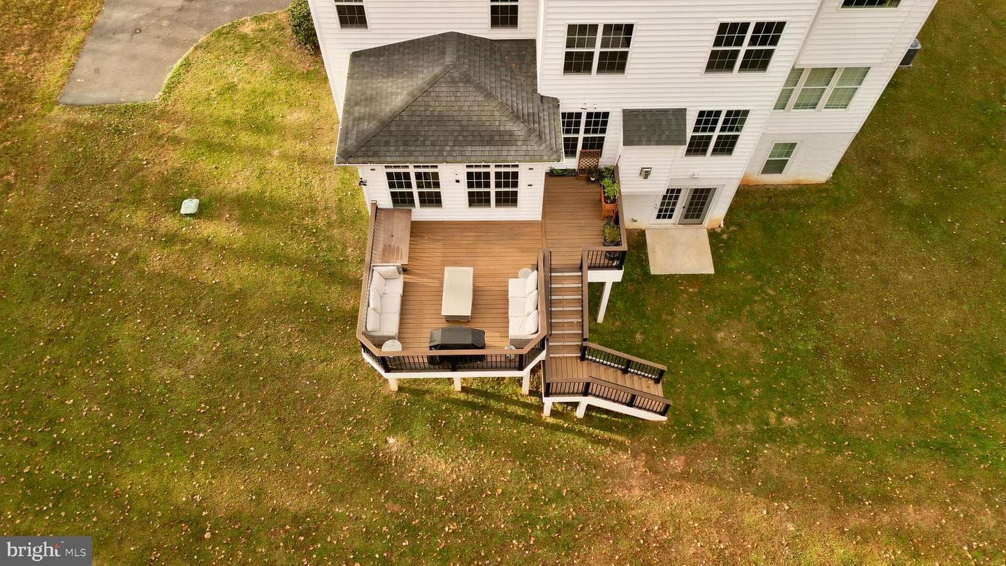190 Stately Avenue photo 92
