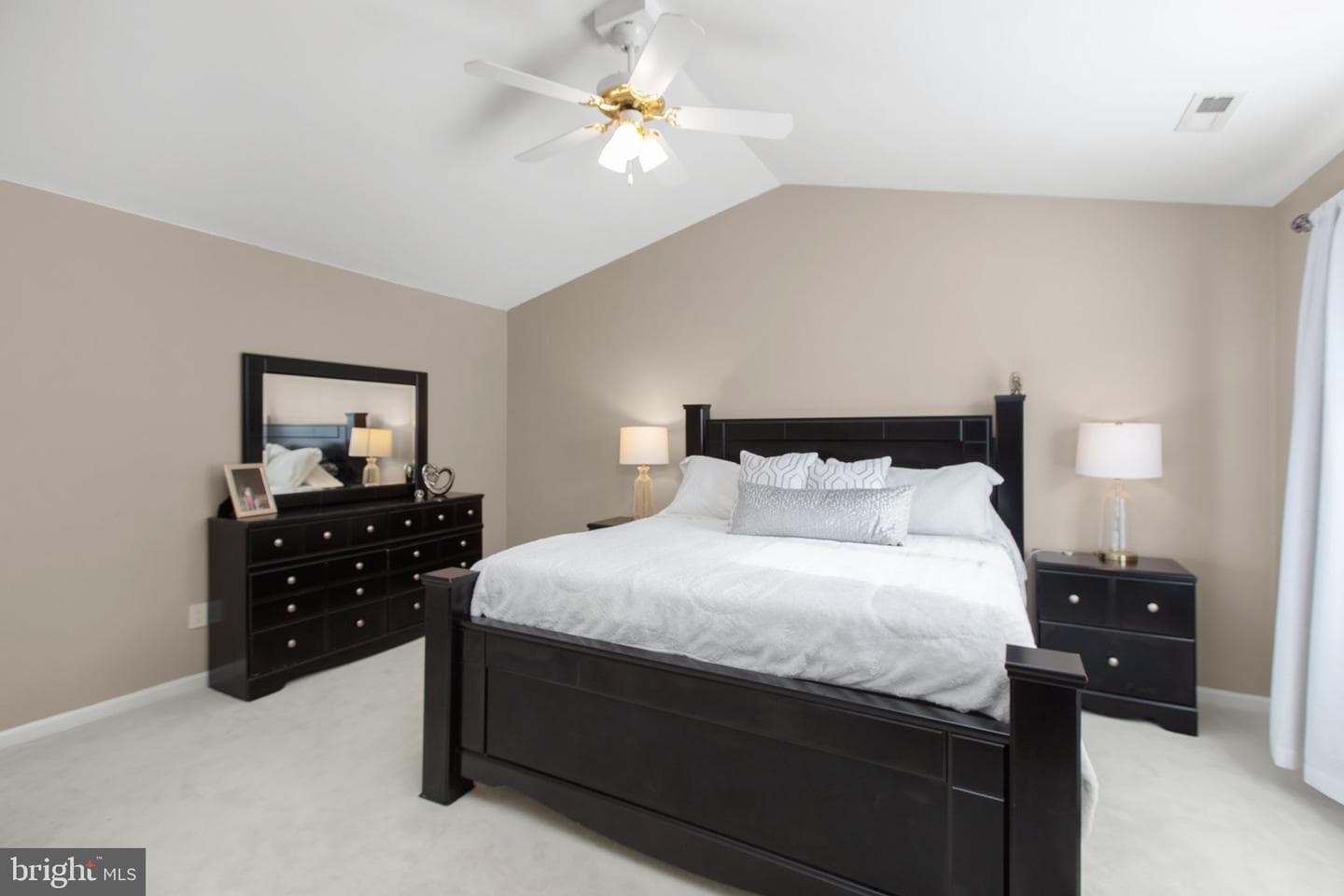 1 Lynchester Drive photo 36