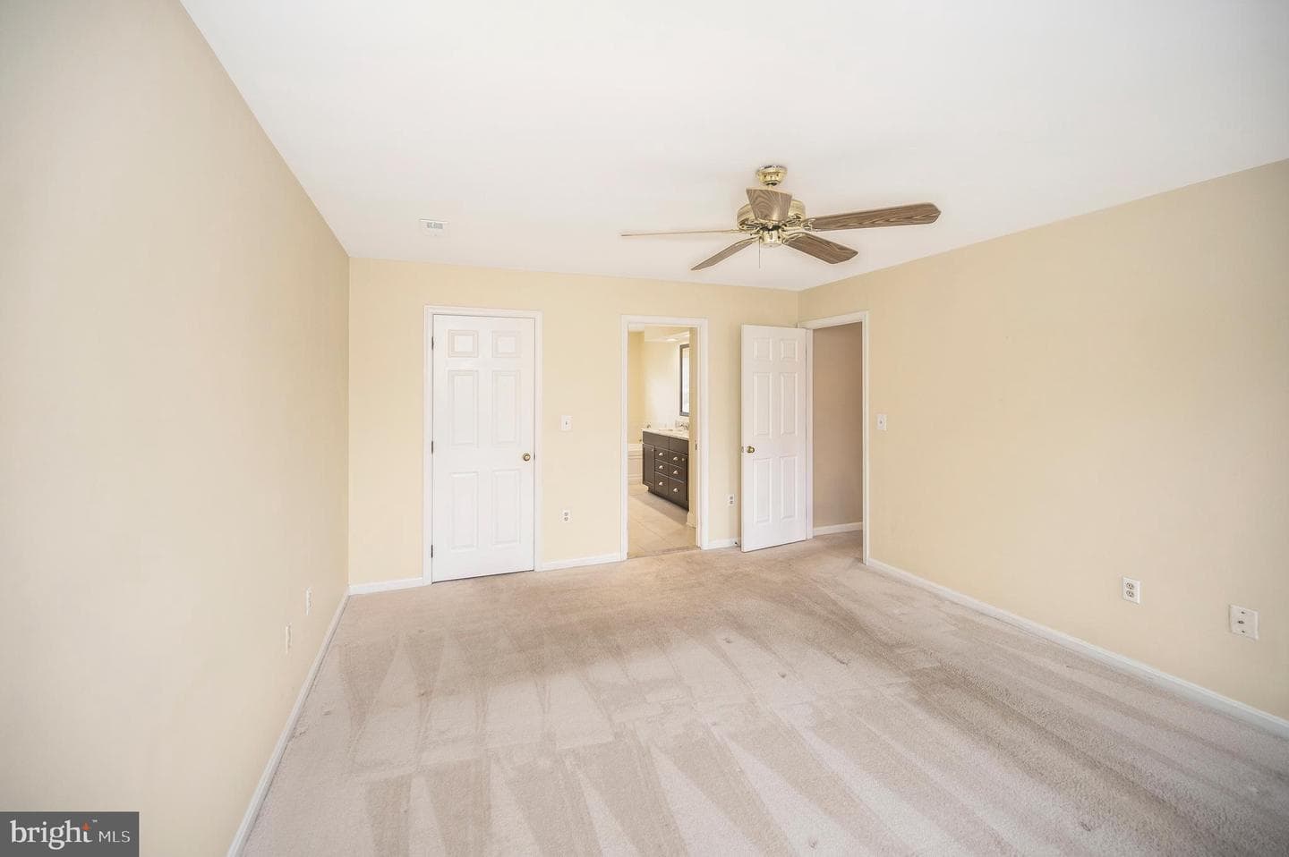 8 Oakbrook Court photo 25