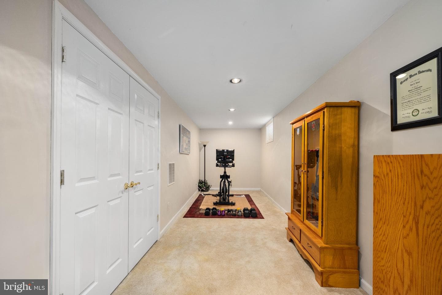 9 Hampshire Court photo 38