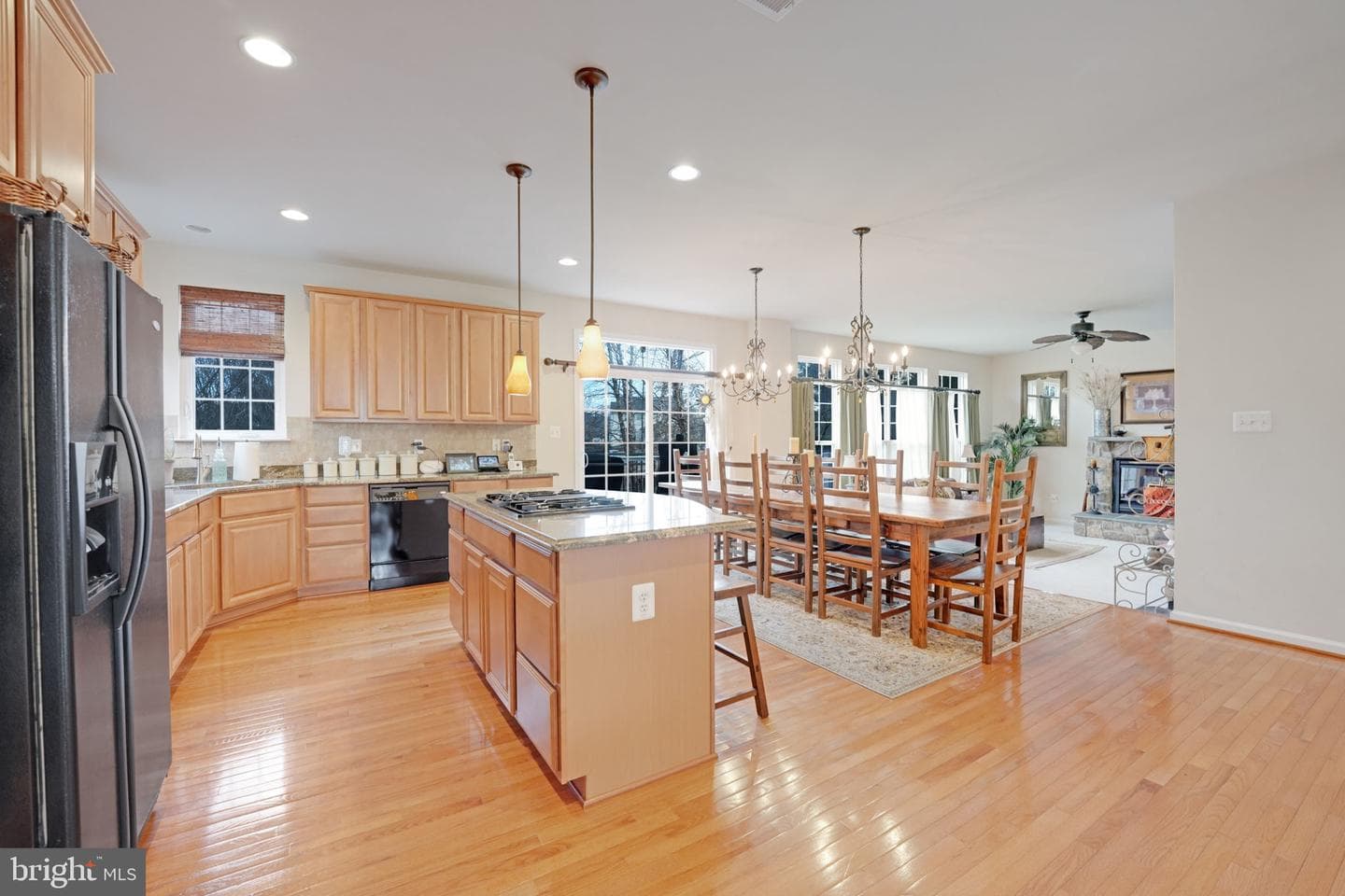 646 Village Parkway photo 10