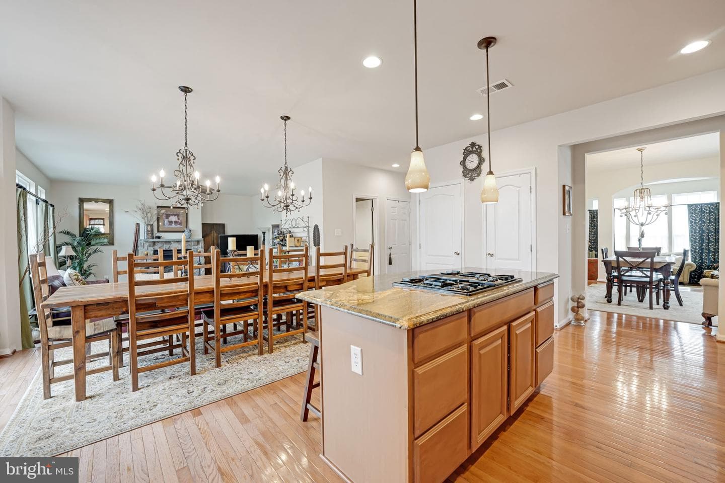 646 Village Parkway photo 14