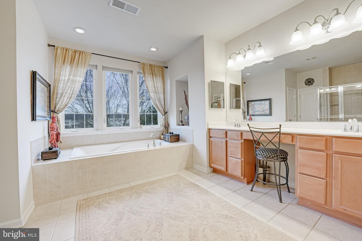 646 Village Parkway photo 32