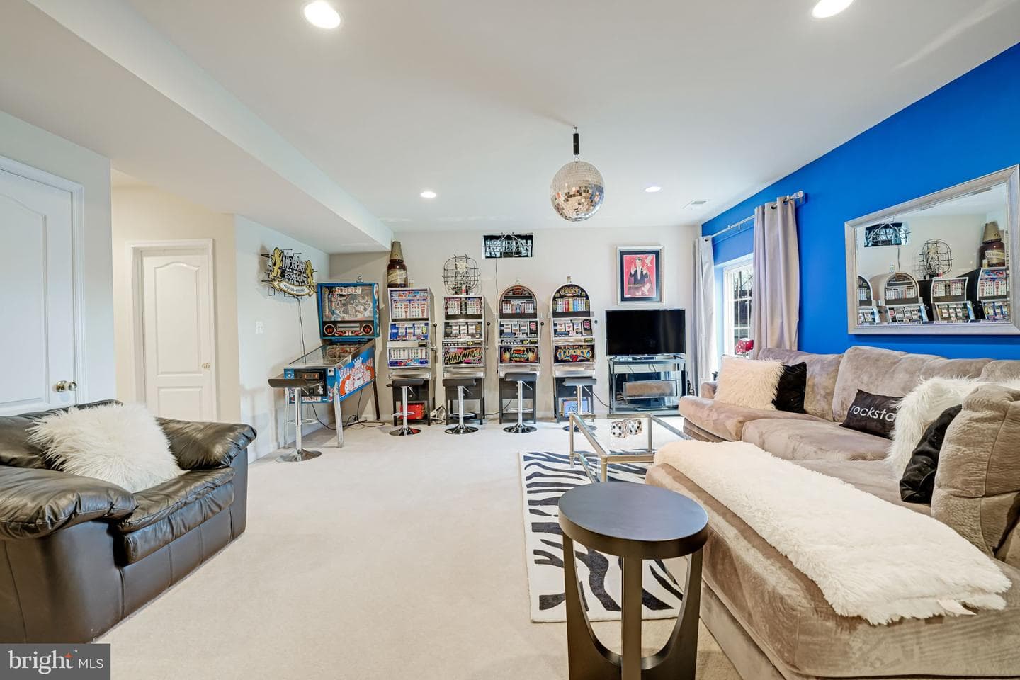 646 Village Parkway photo 39