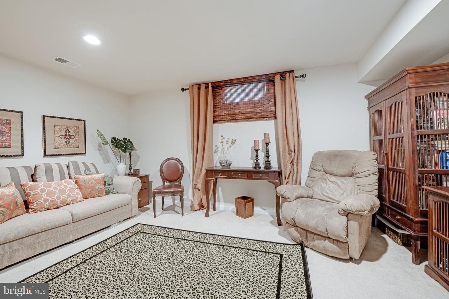 646 Village Parkway photo 43