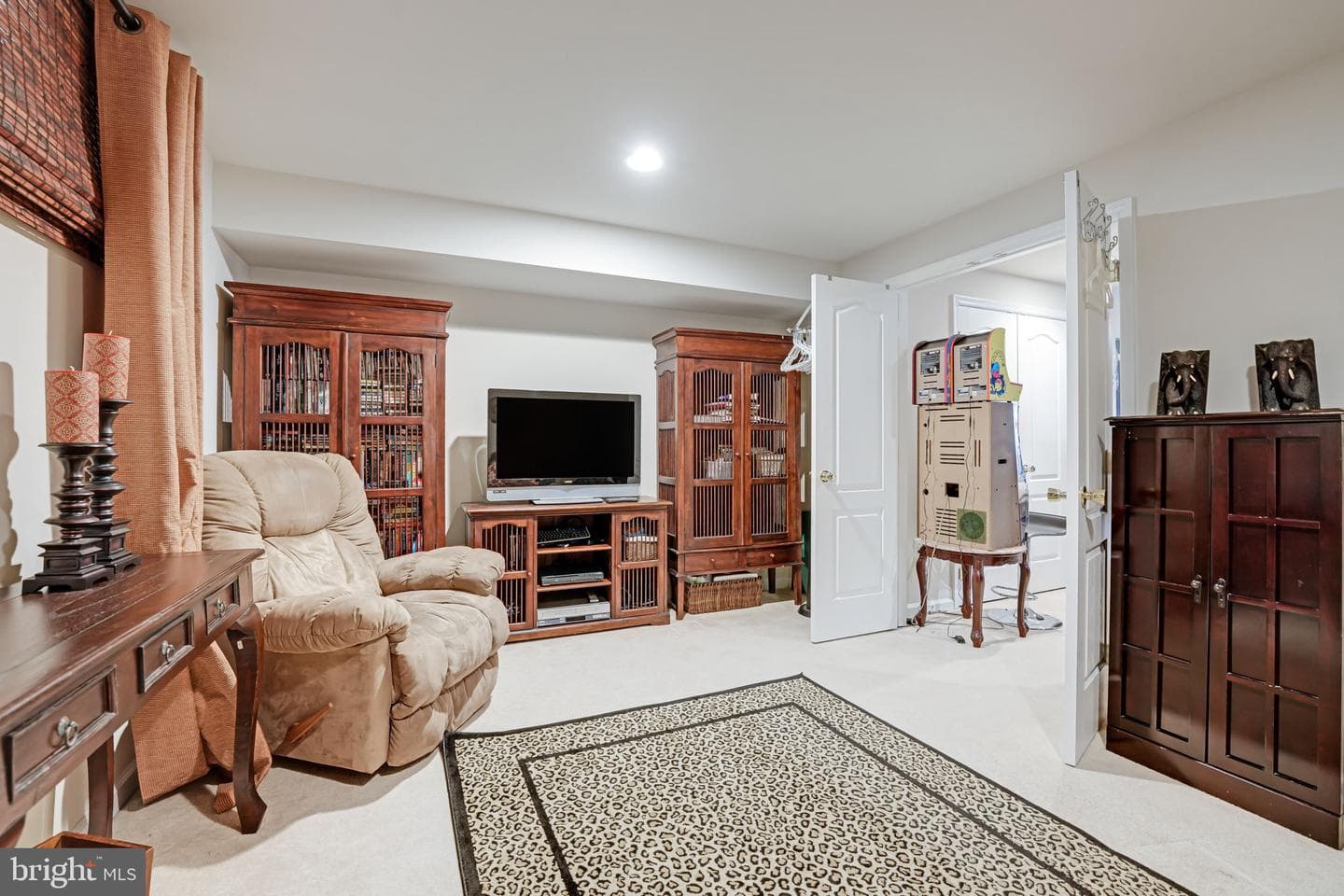 646 Village Parkway photo 44