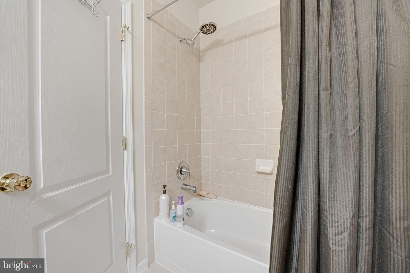 646 Village Parkway photo 46