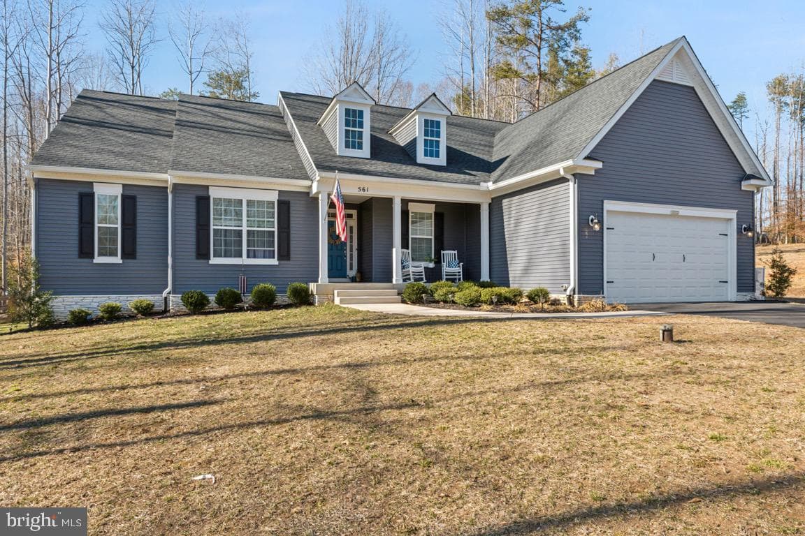 561 Homestead Lane photo 2