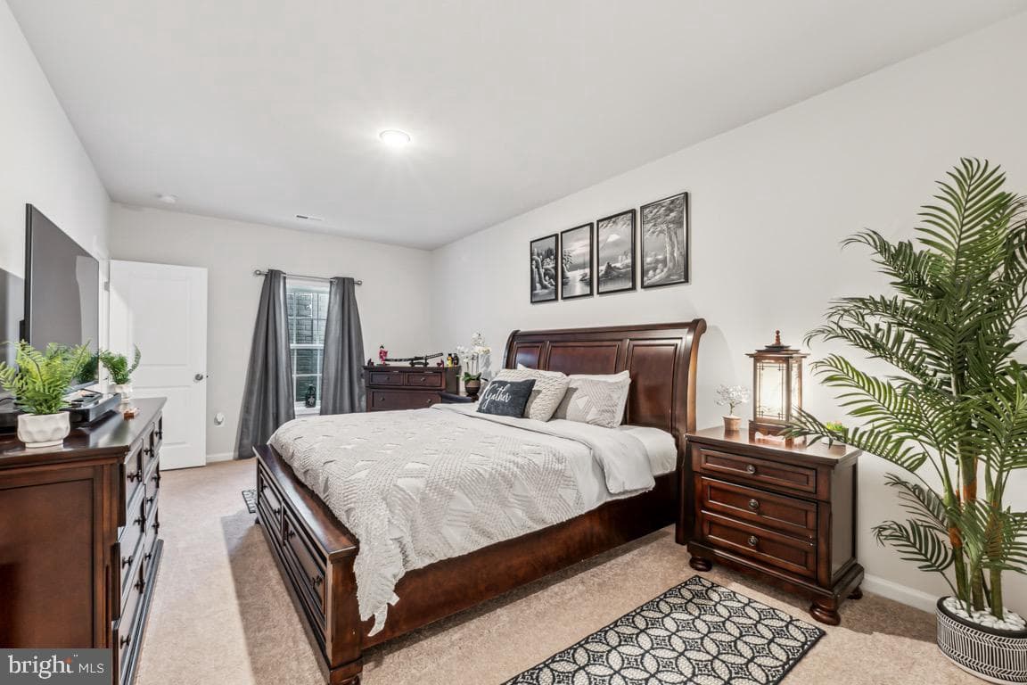 561 Homestead Lane photo 32