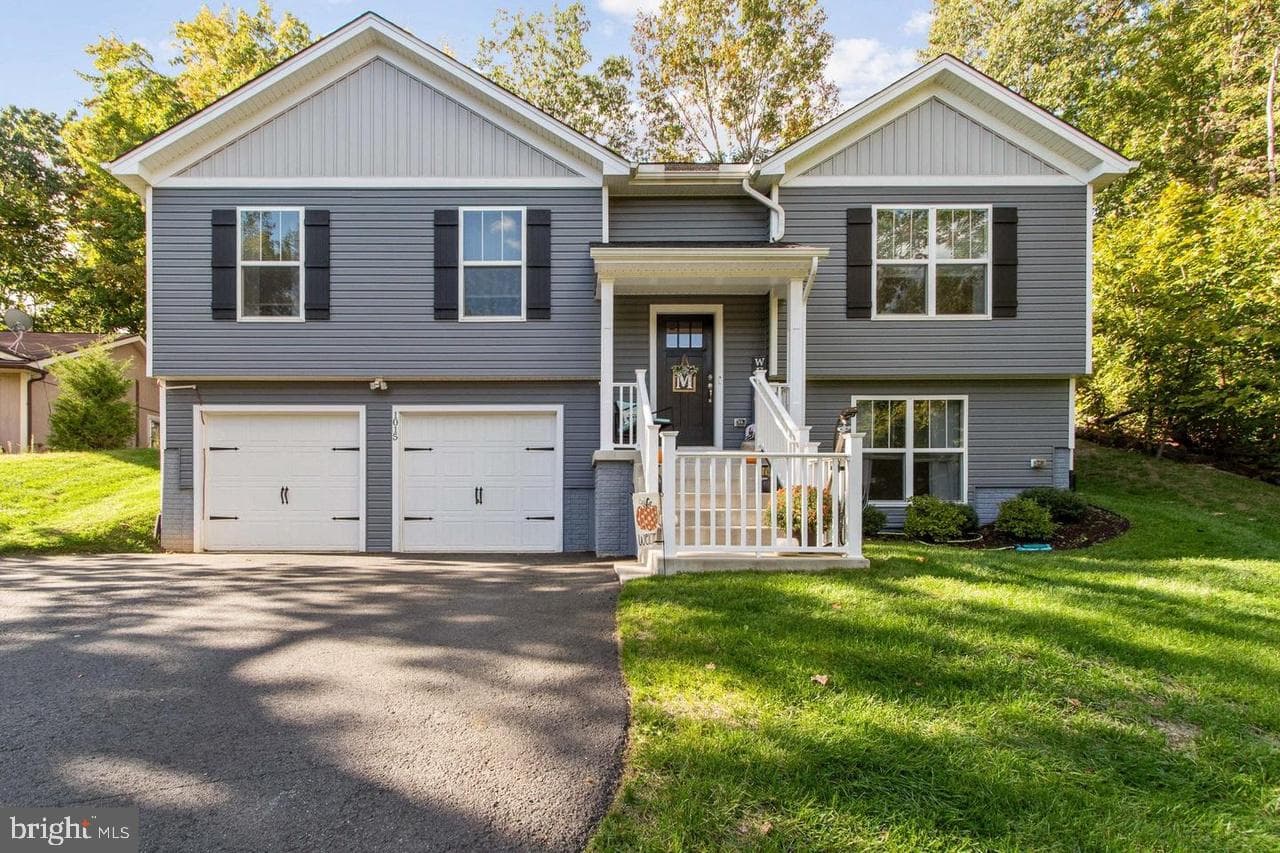 1015 Harbour Drive photo 1