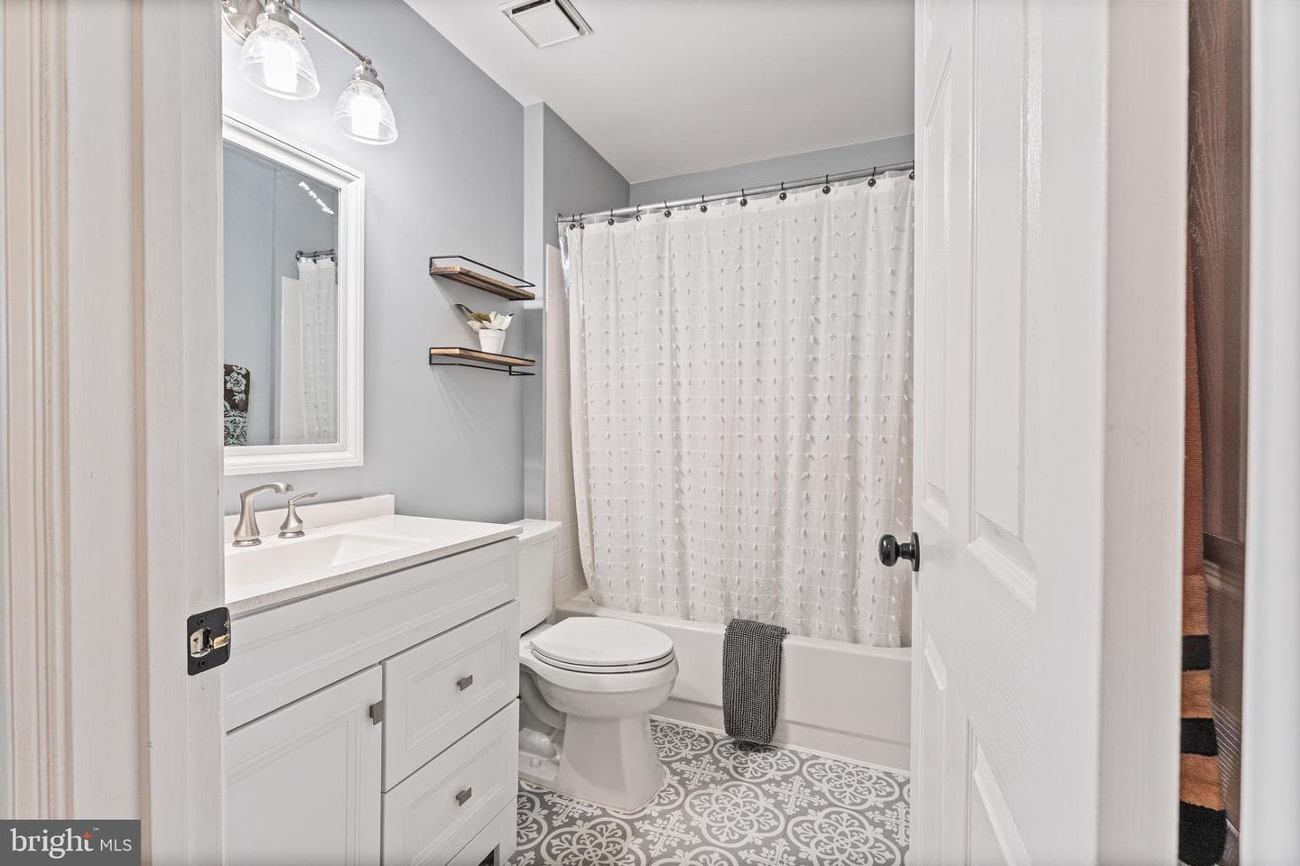 9 Wendover Court photo 35