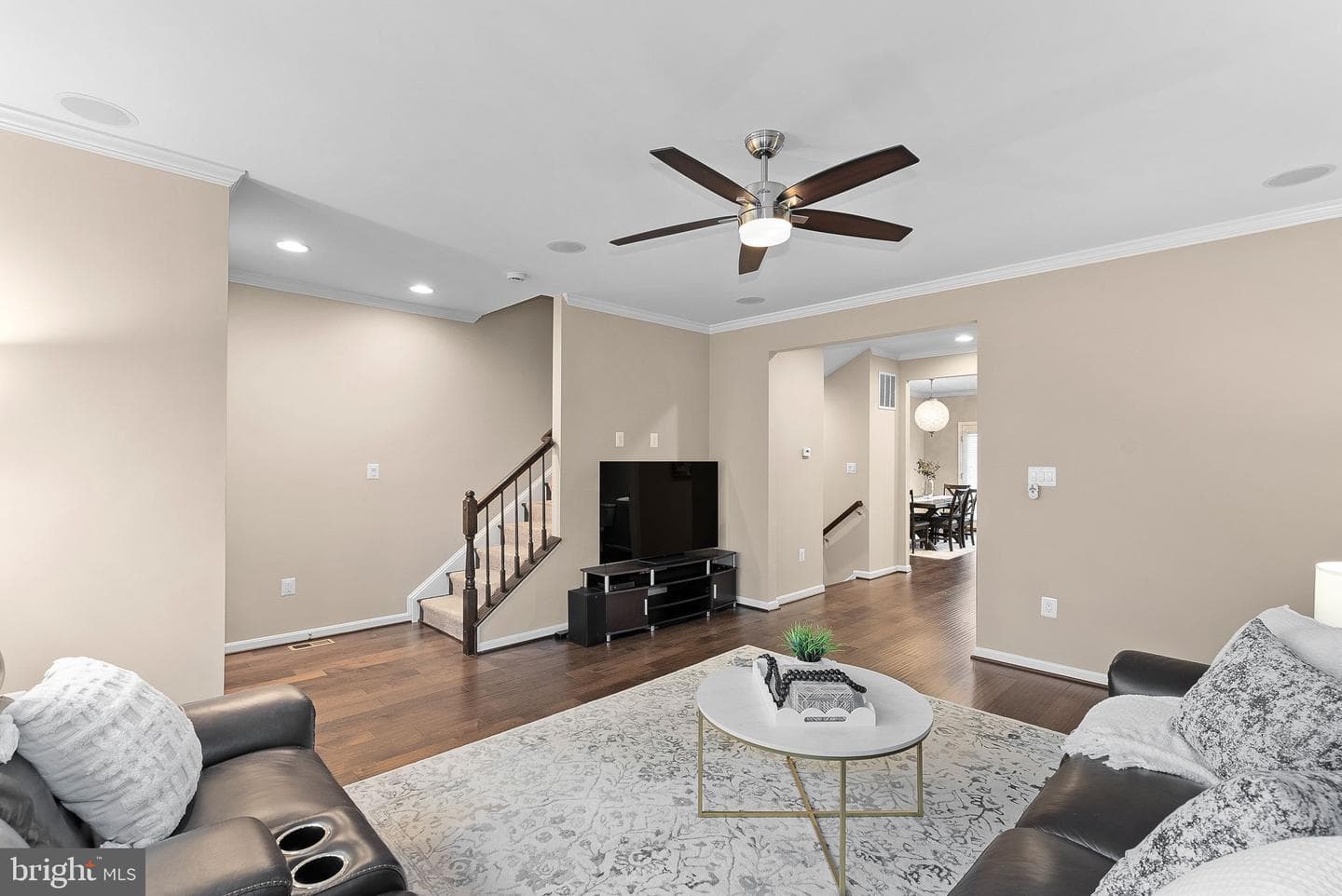 202 Apricot Street photo 5