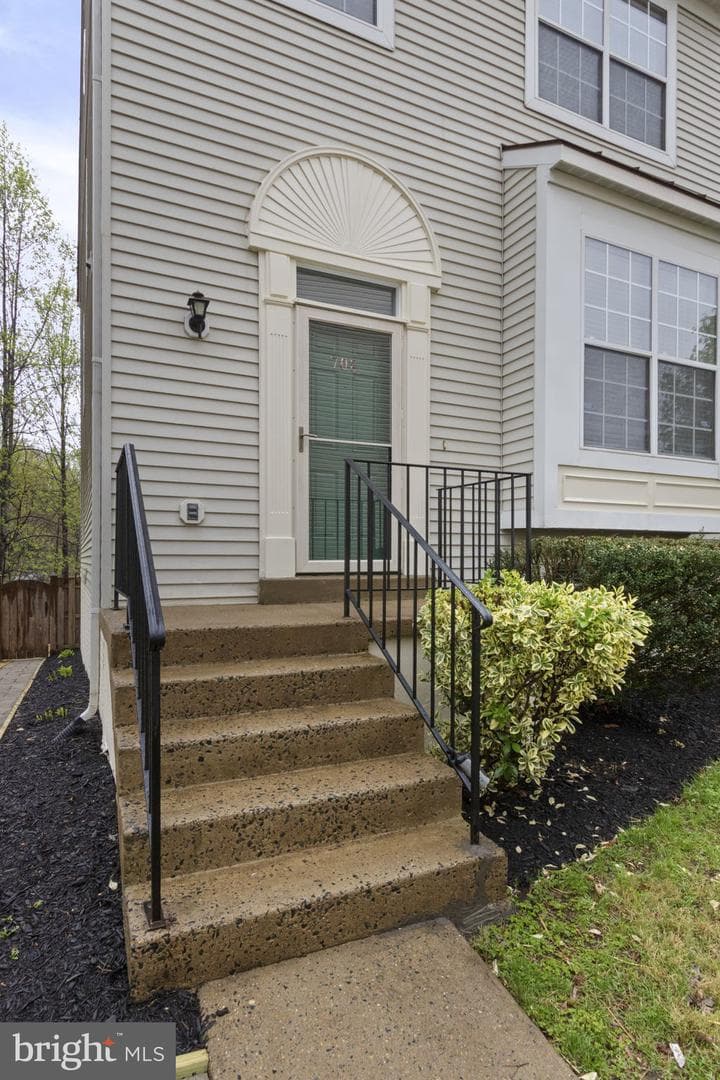 708 Stafford Glen Court photo 3