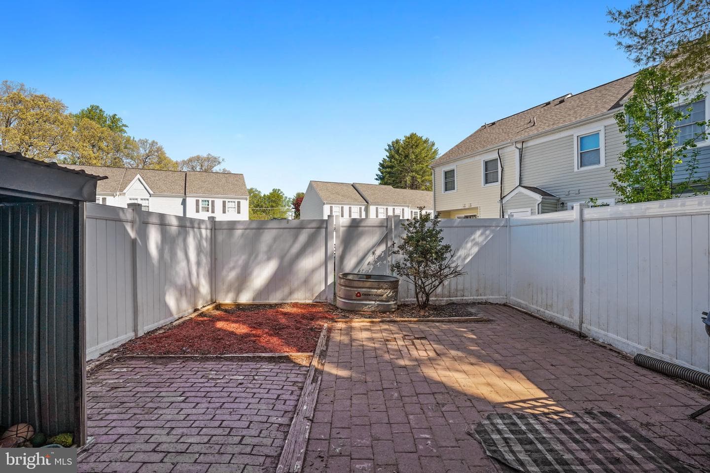 901 Madison Court photo 34