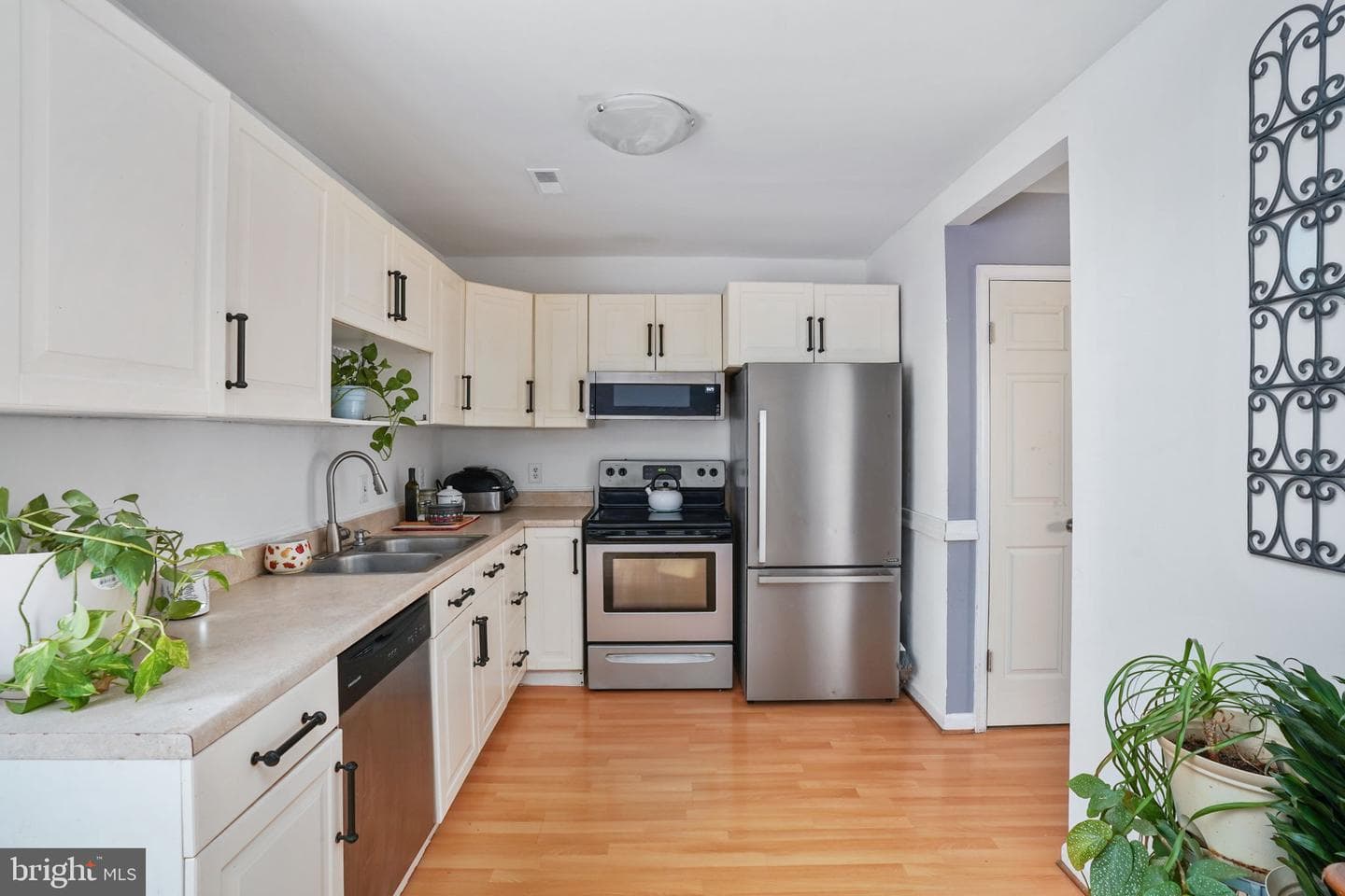 901 Madison Court photo 4